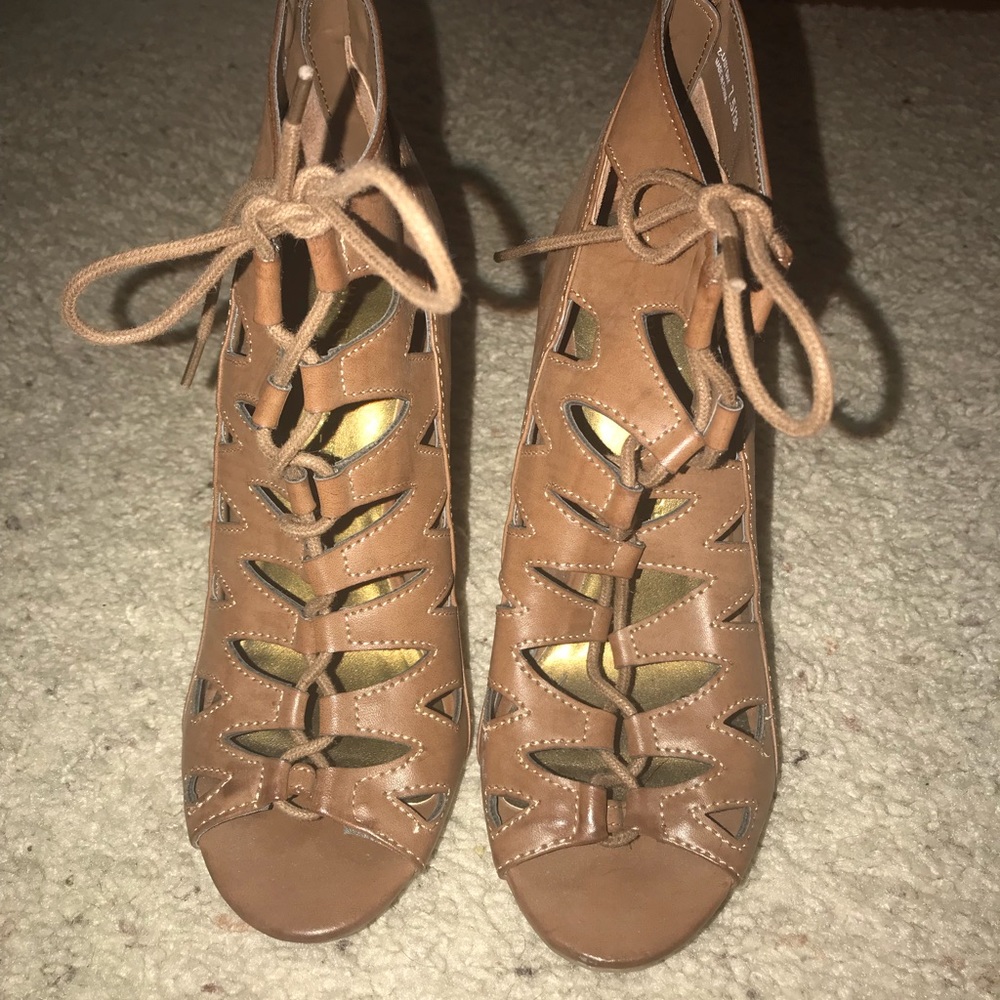 Chinese Laundry brown heels